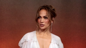 Найдены доказательства пластики Дженнифер Лопес: в Сеть слиты фото без обработки