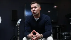 Стас Пьеха провел гендер-пати прямо во время своего выступления Стас Пьеха провел гендер-пати прямо во время своего выступления