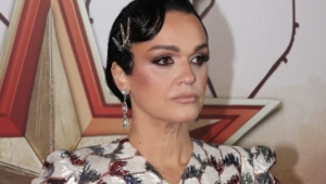 Слава пытается справиться с плохим настроением с помощью эротичных нарядов Слава пытается справиться с плохим настроением с помощью эротичных нарядов