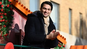 Сын Андреа Бочелли исполнил песню «Caruso» на параде в Нью-Йорке Сын Андреа Бочелли исполнил песню «Caruso» на параде в Нью-Йорке