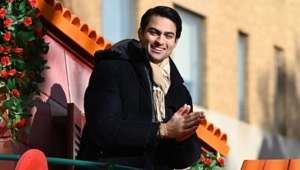 Сын Андреа Бочелли исполнил песню «Caruso» на параде в Нью-Йорке Сын Андреа Бочелли исполнил песню «Caruso» на параде в Нью-Йорке