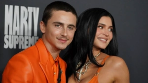 Тимоти Шаламе и Кайли Дженнер провели вечер в театре перед Met Gala
