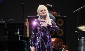 Лариса Долина снизила исковые требования о возмещении имущественного вреда