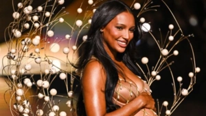 Топ-модель Жасмин Тукс родила сына спустя две недели после триумфа на шоу Victoria's Secret