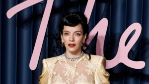 Лили Аллен отметила Рождество страстным поцелуем с Фрейдом