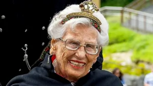 94-летнюю принцессу Норвегии заметили на шопинге после операции на сердце 94-летнюю принцессу Норвегии заметили на шопинге после операции на сердце