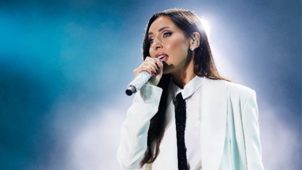 Алсу покорила поклонников спуском с горы на лыжах