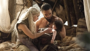 Звезды «Игры престолов» Эмилия Кларк и Джейсон Момоа воссоединились спустя годы