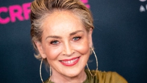 66-летняя Шэрон Стоун рассказала, как инсульт разрушил ее карьеру и сделал инвалидом