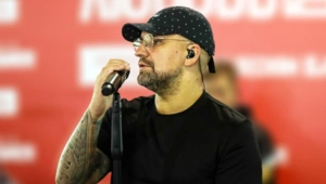 Баста вспомнил, как потерял зуб во время концерта в Тюмени