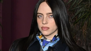 Билли Айлиш рассказала о работе с Джеймсом Кэмероном и приняла сторону в споре о двери из «Титаника» Билли Айлиш рассказала о работе с Джеймсом Кэмероном и приняла сторону в споре о двери из «Титаника»