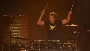 Умер барабанщик и сооснователь рок-группы Midnight Oil Роб Хирст