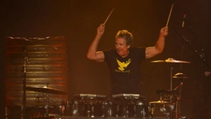 Умер барабанщик и сооснователь рок-группы Midnight Oil Роб Хирст