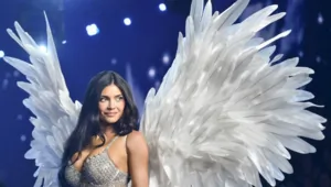 Бриллиантовое белье: Victoria’s Secret продает бюстгальтер за 4 млрд рублей Бриллиантовое белье: Victoria’s Secret продает бюстгальтер за 4 млрд рублей