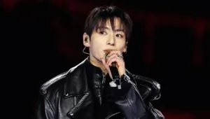 Чонгук из BTS восхитил фанатов стальным прессом на концерте в Лос-Анджелесе Чонгук из BTS восхитил фанатов стальным прессом на концерте в Лос-Анджелесе