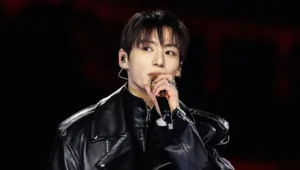 Чонгук из BTS восхитил фанатов стальным прессом на концерте в Лос-Анджелесе Чонгук из BTS восхитил фанатов стальным прессом на концерте в Лос-Анджелесе