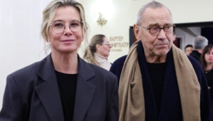 Под трагичную музыку: Юлия Высоцкая опубликовала таинственное видео с Кончаловским