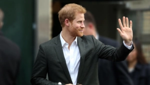 Принц Гарри ходит к психотерапевту, чтобы восстановить воспоминания о матери