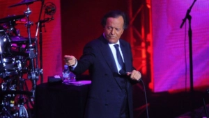 Хулио Иглесиас потребовал вице-премьера Испании отказаться от своих слов