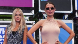 Виктория Боня представила дочь Анджелину на сцене VK Fest