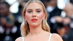 Скарлет Йоханссон и австралийские рокеры помогают фермерам отпугивать волков Скарлет Йоханссон и австралийские рокеры помогают фермерам отпугивать волков