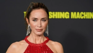 Эмили Блант резко осудила появление первой ИИ-актрисы в Голливуде Эмили Блант резко осудила появление первой ИИ-актрисы в Голливуде