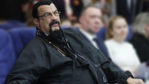 Стивен Сигал продает особняк в России за 700 млн рублей