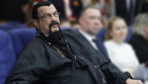 Стивен Сигал продает особняк в России за 700 млн рублей