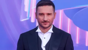 Сергей Лазарев пригласил пловчиху-рекордсменку Алину Гайфутдинову на любой из своих концертов Сергей Лазарев пригласил пловчиху-рекордсменку Алину Гайфутдинову на любой из своих концертов