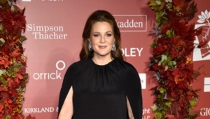 Дрю Бэрримор хочет вернуть «Ангелов Чарли» на экраны спустя четверть века