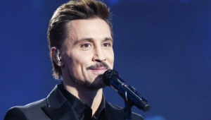 Дима Билан стал курьером добра: певец доставил еду и подарки пожилым людям