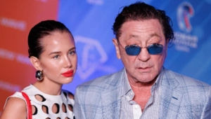 Аврора Киба представила свадебный наряд на подиуме Недели моды в Москве