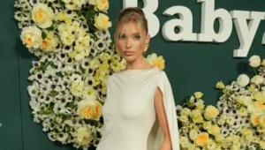 Экс-ангел Victoria’s Secret Эльза Хоск родила вторую дочку в саду под звездами