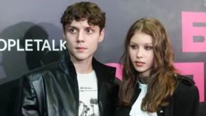Анна Пересильд показала романтические фото с Ваней Дмитриенко: «Всегда буду так смотреть на тебя»