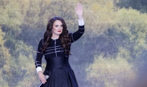 Елена Ваенга отменяет концерты: «Уже тошнит смотреть на саму себя больную»