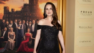 Звезда «Аббатства Даунтон» и «Джентельментов» Мишель Докери впервые стала мамой в 44 года