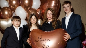 Юлия Барановская отметила совершеннолетие дочери Яны