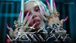 u4ikatana представила клип на сингл «catwoman» — эффектное признание в любви к азиатской культуре