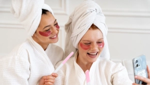 Дерматолог рассказала об уходе за кожей после праздников