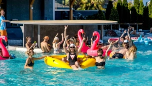 Жаркое лето в Сочи: МOT, Джиган и Бузова выступят на культовой площадке у бассейна