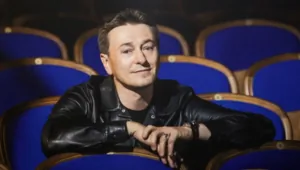 Сергей Безруков повторил знаменитую сцену из «Бригады» спустя 24 года