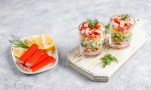 Крабовый салат на Новый год: идеальный рецепт с секретами