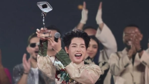 Дык Фук получил награду «Международное достижение года» за победу в «Интервидении» Дык Фук получил награду «Международное достижение года» за победу в «Интервидении»