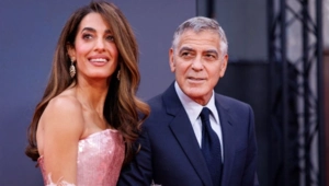 Джордж Клуни объяснил, почему больше не целуется с женщинами на съемках фильмов Джордж Клуни объяснил, почему больше не целуется с женщинами на съемках фильмов