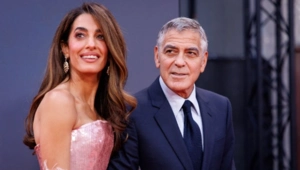 Джордж Клуни объяснил, почему больше не целуется с женщинами на съемках фильмов Джордж Клуни объяснил, почему больше не целуется с женщинами на съемках фильмов