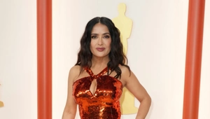 Сальма Хайек возмутила подписчиков кадрами с 86-летним отцом: «Глупая мода»