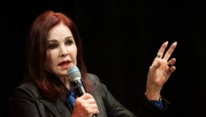 Вдова Элвиса Пресли проводит встречи с фанатами для погашения долгов Вдова Элвиса Пресли проводит встречи с фанатами для погашения долгов