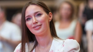 Анастасия Костенко показала подаренный Тарасовым дом и объяснила задержку с переездом Анастасия Костенко показала подаренный Тарасовым дом и объяснила задержку с переездом