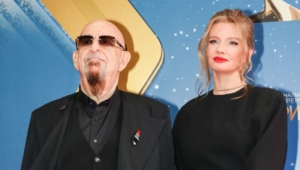 Шуфутинский резко отреагировал на вопросы о регистрации отношений