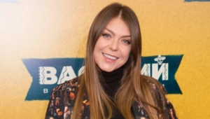 Директор певицы Акулы рассказал, как фанаты пытались «купить» ее на вечер Директор певицы Акулы рассказал, как фанаты пытались «купить» ее на вечер